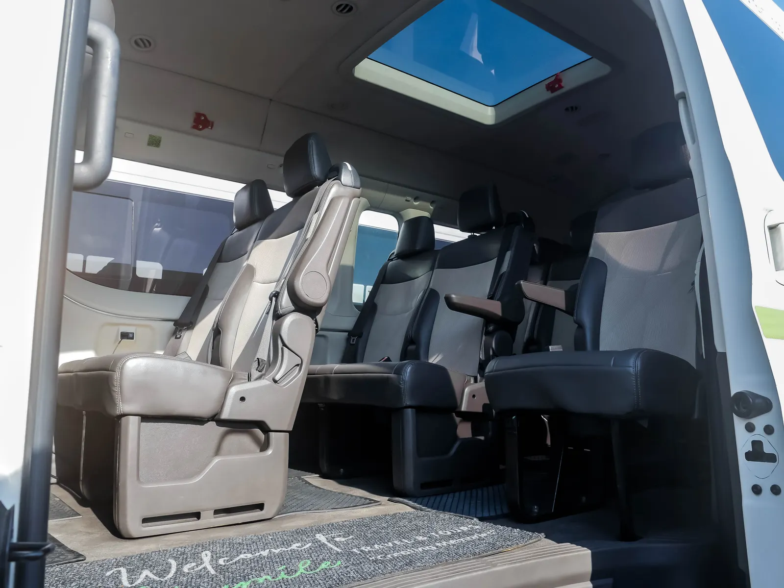 Minibus — photo 2
